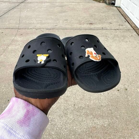 Crocs‎ Kids Classic Crocs Slides Size 1 Black With Charms - Picture 7 of 9